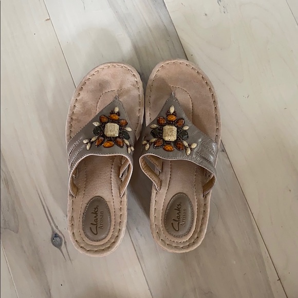 Clark’s Artisan jewel stone  sandals - Picture 3 of 8